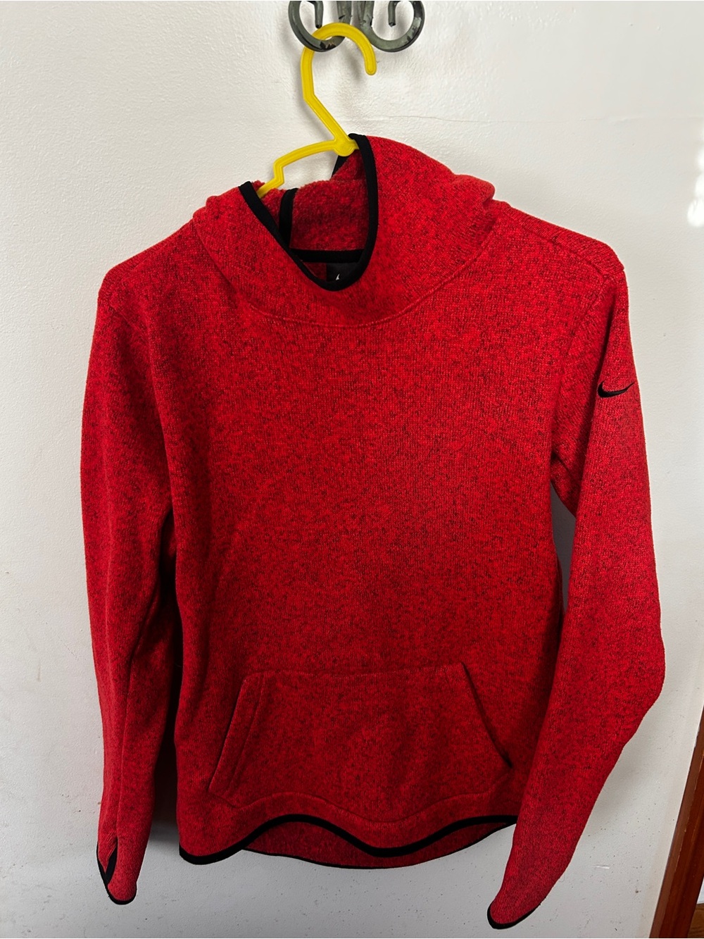 Nike Therma-FIT Women’s Medium Red Hooded Running Pullover Thumbholes